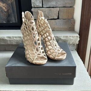 Vince Camuto Heels - size 9